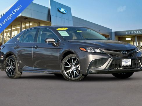 Used 2024 Toyota Camry SE image 2