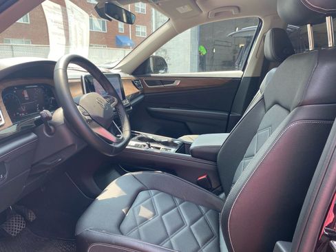 Certified 2025 Volkswagen Atlas SE w/ Panoramic Sunroof Package AWD/4WD image 8