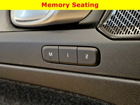 Used 2023 Volvo XC40 B5 Ultimate image 30