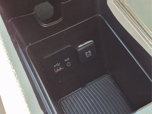 Used 2015 Chrysler 200 LX FWD image 11