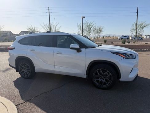 Used 2024 Toyota Highlander Limited image 2