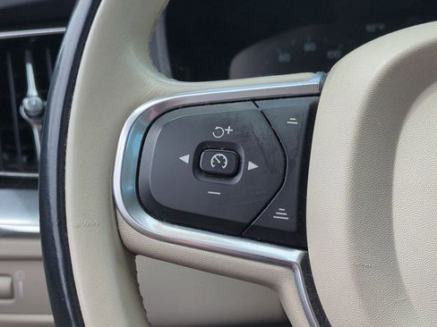 Used 2018 Volvo XC60 T6 Momentum w/ Convenience Package AWD/4WD image 18