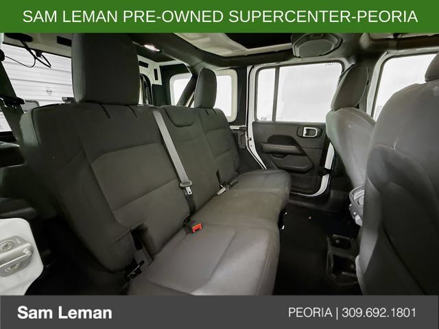 Used 2022 Jeep Wrangler Unlimited Sahara AWD/4WD image 25