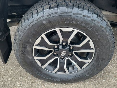 Used 2021 Toyota Tacoma TRD Sport w/ TRD Premium Sport Package AWD/4WD image 5