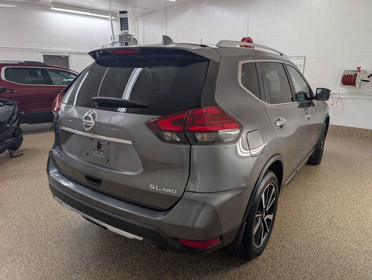 Used 2017 Nissan Rogue AWD image 4