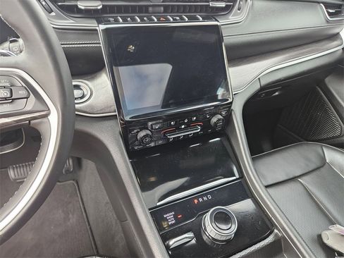 Used 2024 Jeep Grand Cherokee L Limited w/ Luxury Tech Group II image 19