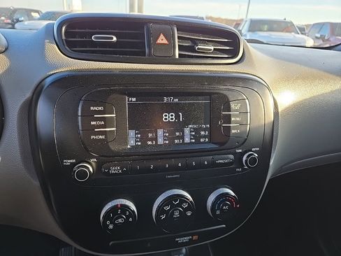 Used 2018 Kia Soul image 31