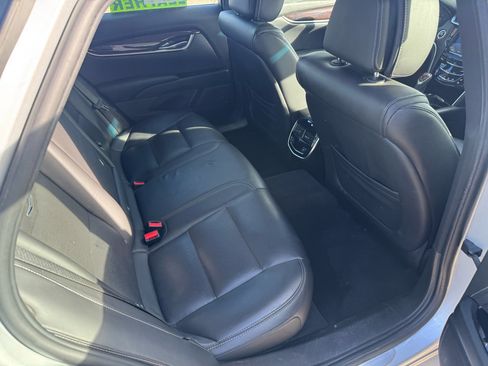 Used 2014 Cadillac XTS Luxury image 13