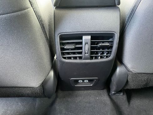 Used 2025 Toyota Corolla Cross LE image 23