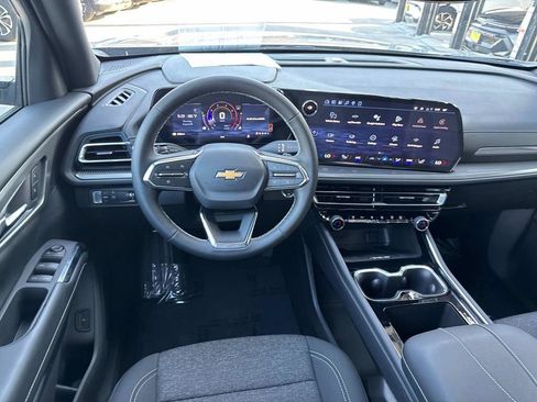 New 2026 Chevrolet Traverse LT w/ Driver Confidence Package FWD image 9