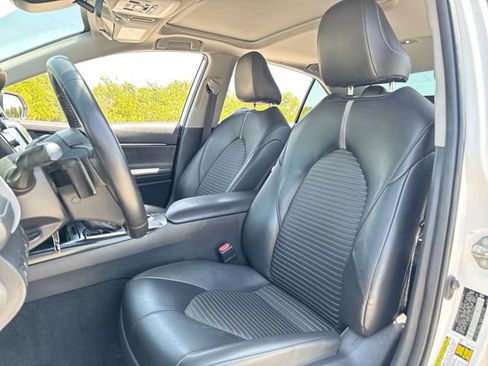 Used 2019 Toyota Camry SE FWD image 11