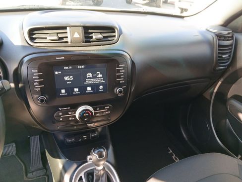 Used 2019 Kia Soul + image 21