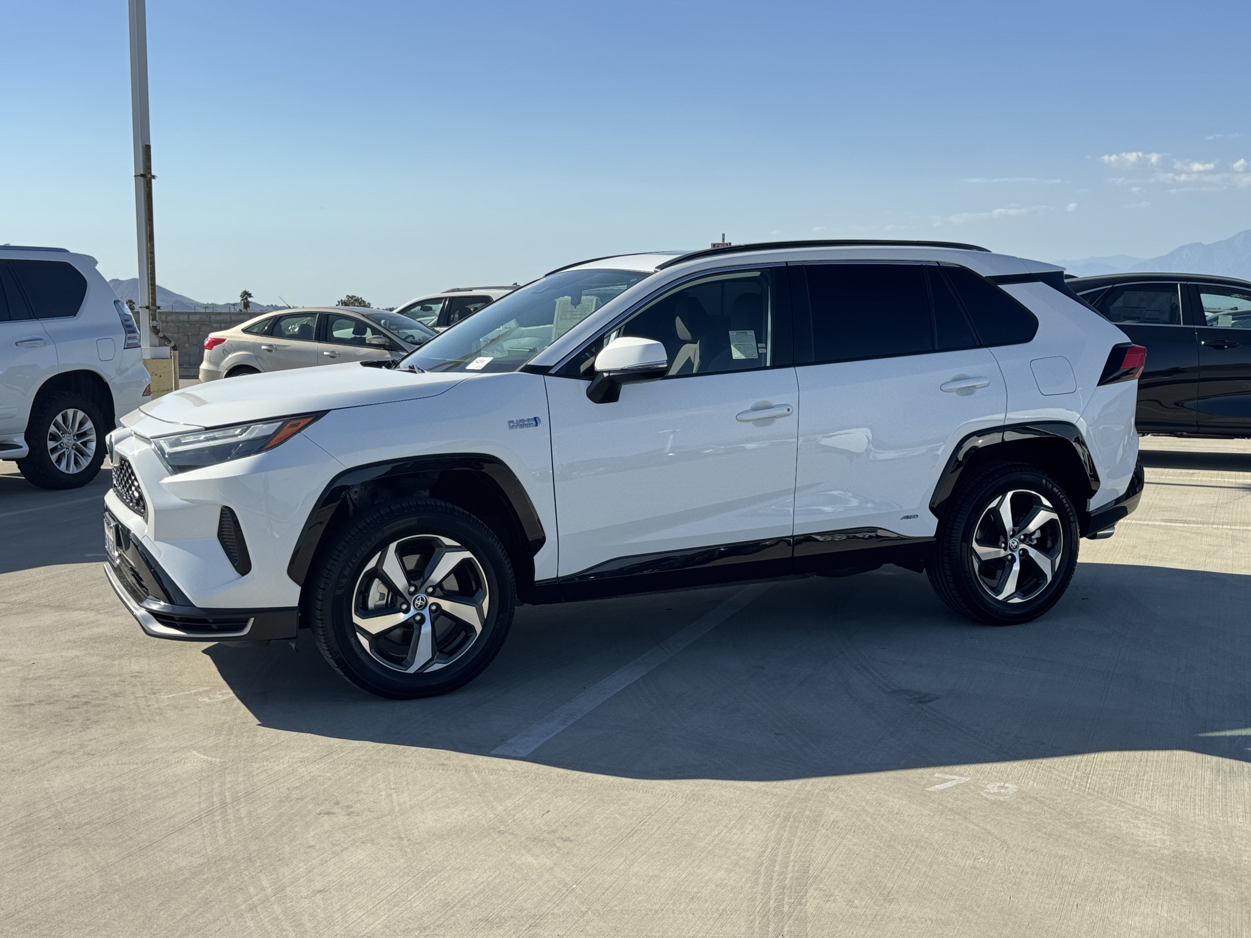 Used 2023 Toyota RAV4 SE w/ Weather & Moonroof Package AWD/4WD image 5