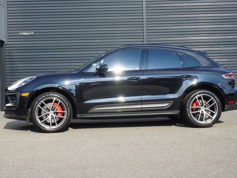 Certified 2022 Porsche Macan S AWD/4WD image 2