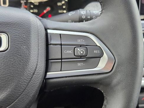 Used 2025 Jeep Compass Latitude w/ Sun & Sound Group AWD/4WD image 20