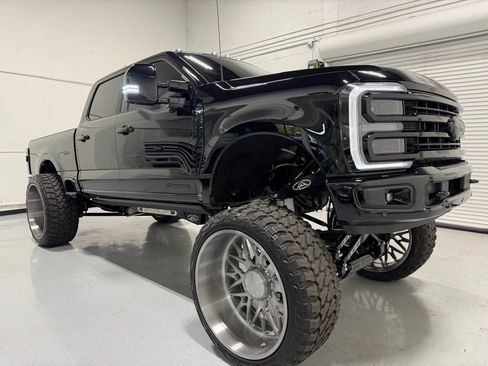 Used 2024 Ford F350 Platinum image 40