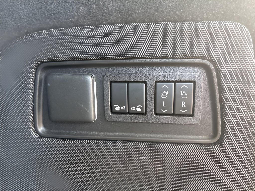 Used 2023 Cadillac Escalade Sport Platinum AWD/4WD image 41