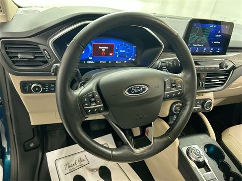 Used 2020 Ford Escape Titanium image 4