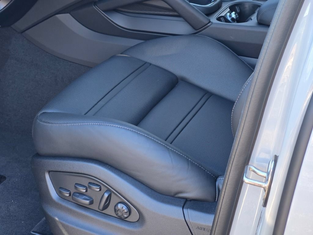 New 2026 Porsche Cayenne GTS AWD/4WD image 20