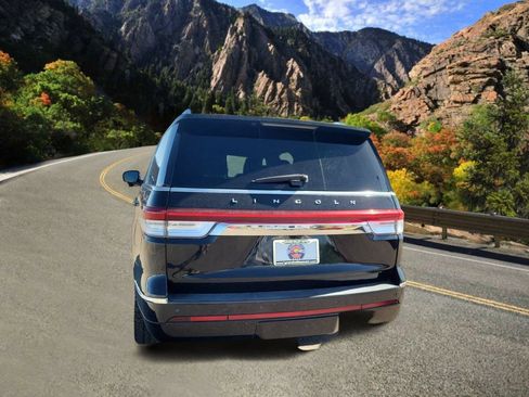 Used 2023 Lincoln Navigator L Reserve AWD/4WD image 4