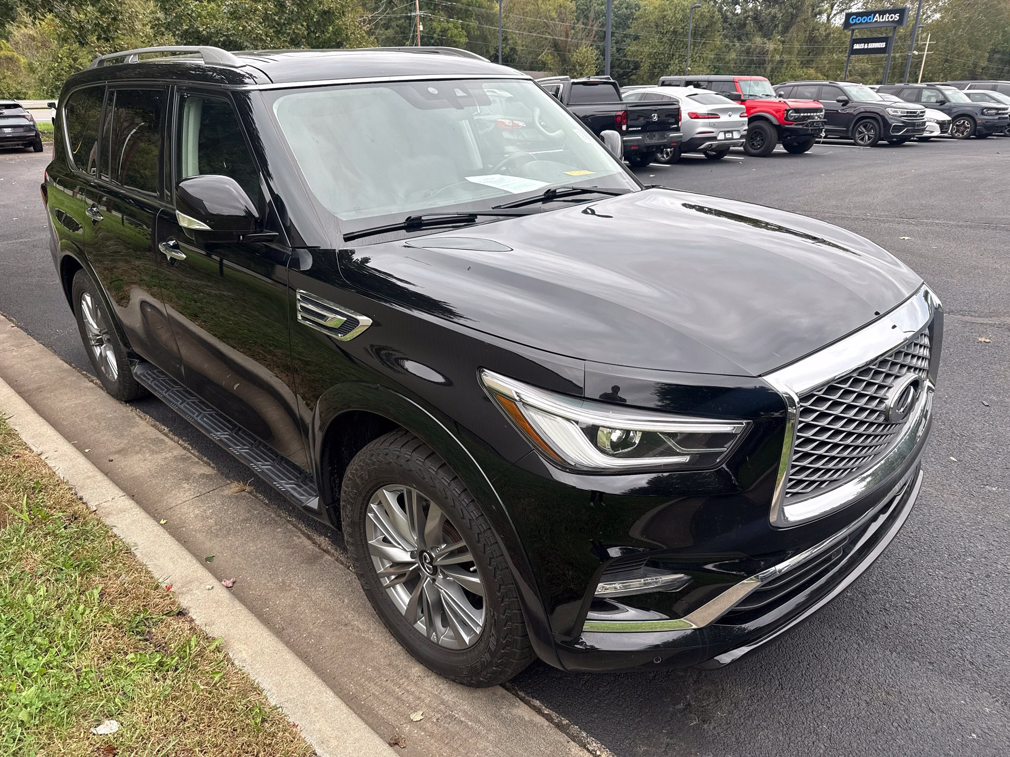 Used 2021 INFINITI QX80 Luxe AWD/4WD image 3