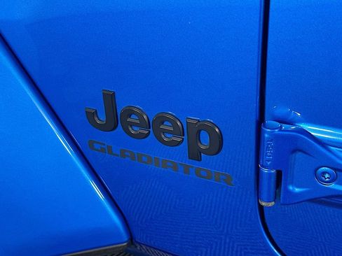 Used 2021 Jeep Gladiator Sport image 28