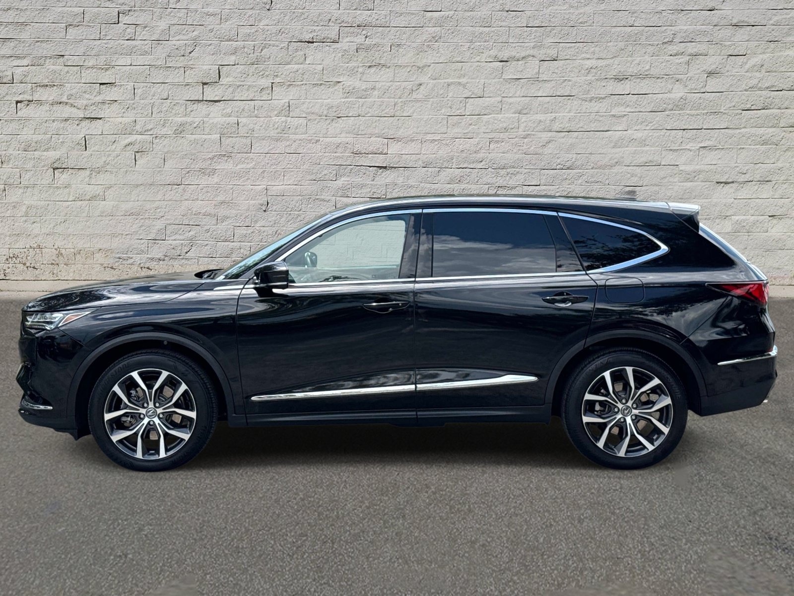 Used 2024 Acura MDX w/ Technology Package AWD/4WD image 2