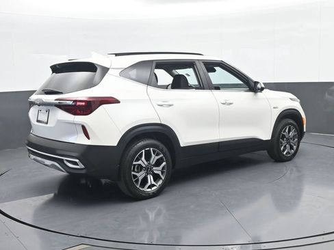 Used 2023 Kia Seltos EX image 6