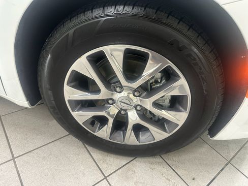 Used 2025 Chrysler Pacifica Pinnacle FWD image 14