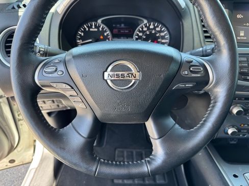 Used 2020 Nissan Pathfinder SL image 8