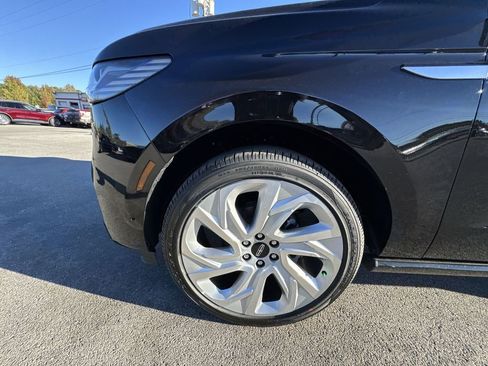 New 2025 Lincoln Navigator Reserve AWD/4WD image 10