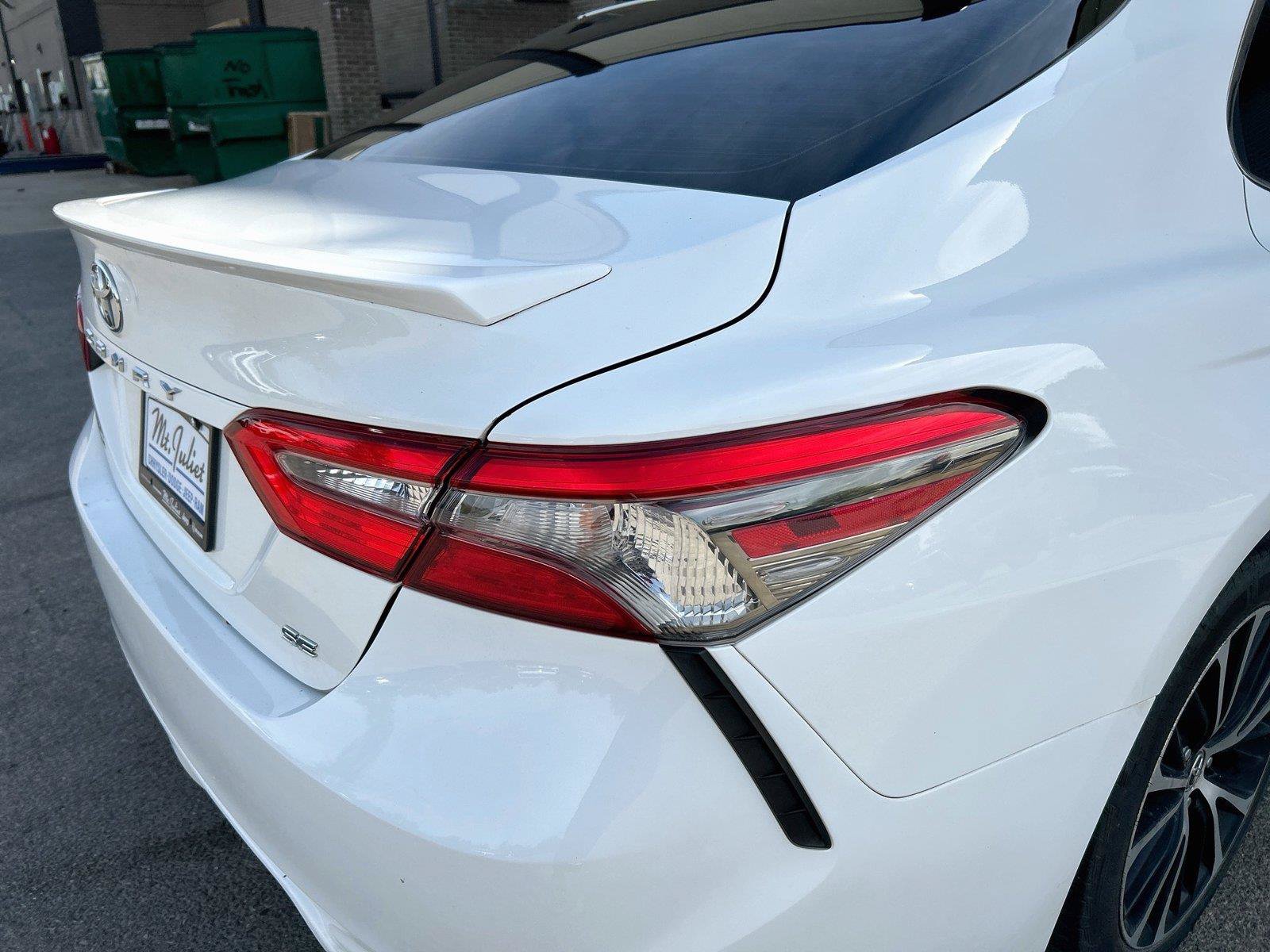 Used 2018 Toyota Camry SE w/ Moonroof Package FWD image 12