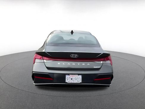 Used 2025 Hyundai Elantra Limited image 12