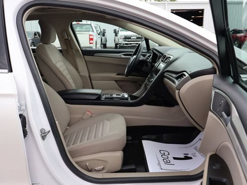 Used 2019 Ford Fusion SE FWD image 23