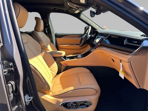 New 2025 Jeep Grand Cherokee Summit image 18