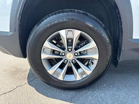 Used 2025 Chevrolet Equinox LT w/ Convenience Package II AWD/4WD image 9