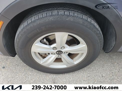 Certified 2021 Kia Sorento LX FWD image 5
