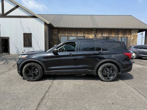 Used 2021 Ford Explorer XLT w/ Equipment Group 202A RWD image 2