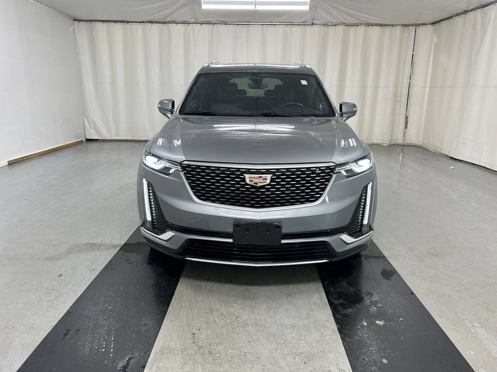 Used 2023 Cadillac XT6 Premium Luxury w/ Technology Package AWD/4WD image 3