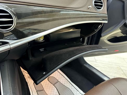 Used 2017 Mercedes-Benz S 550 Sedan image 31