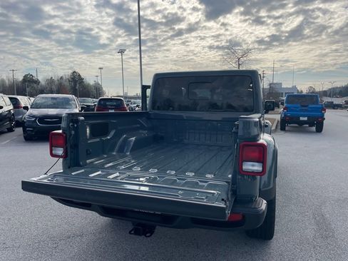 Used 2025 Jeep Gladiator Sport image 21