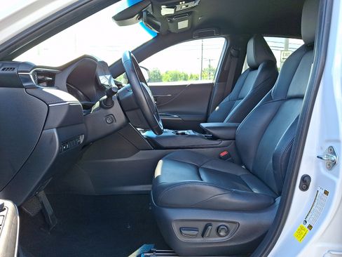 Used 2024 Toyota Venza Nightshade AWD/4WD image 12