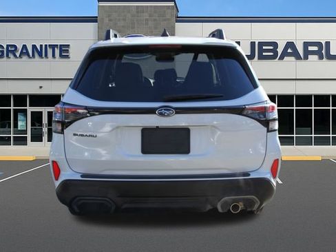 Used 2025 Subaru Forester Limited AWD/4WD image 9