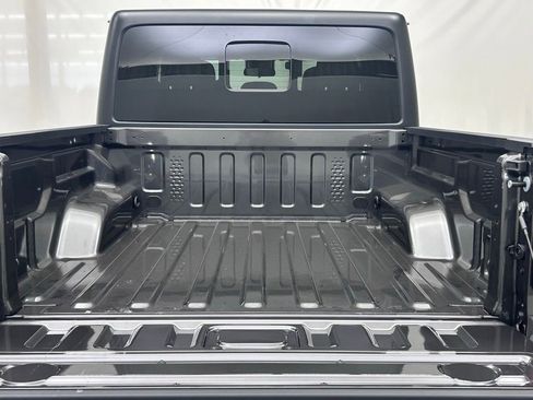 New 2025 Jeep Gladiator Sport image 9