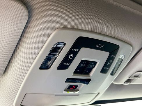 Used 2025 Toyota Sienna XLE image 22