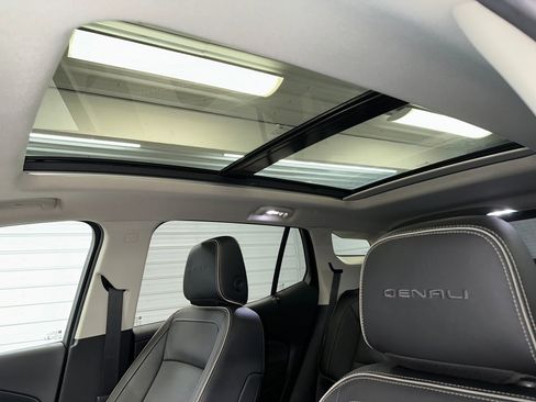 Used 2020 GMC Terrain Denali w/ Denali Premium Package image 4