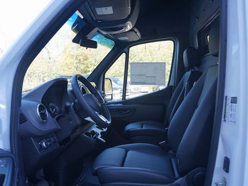 New 2024 Mercedes-Benz eSprinter 170 Cargo image 14