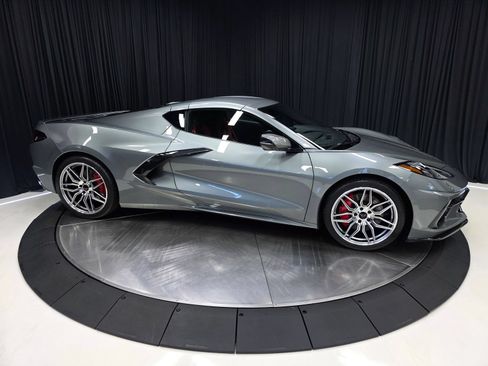 Used 2022 Chevrolet Corvette Stingray Preferred Cpe w/ Z51 Performance Package RWD image 15