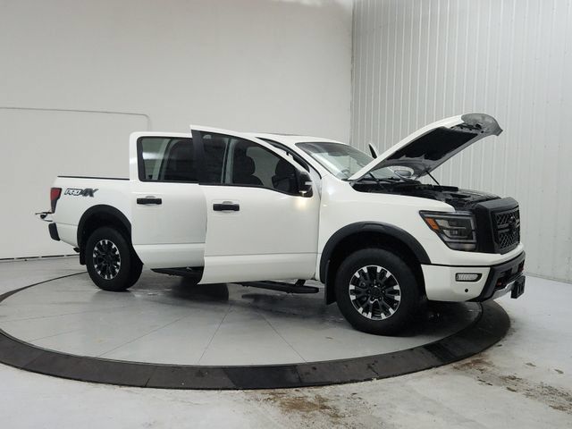 Used 2024 Nissan Titan PRO-4X w/ Pro-4x Convenience Package AWD/4WD image 9