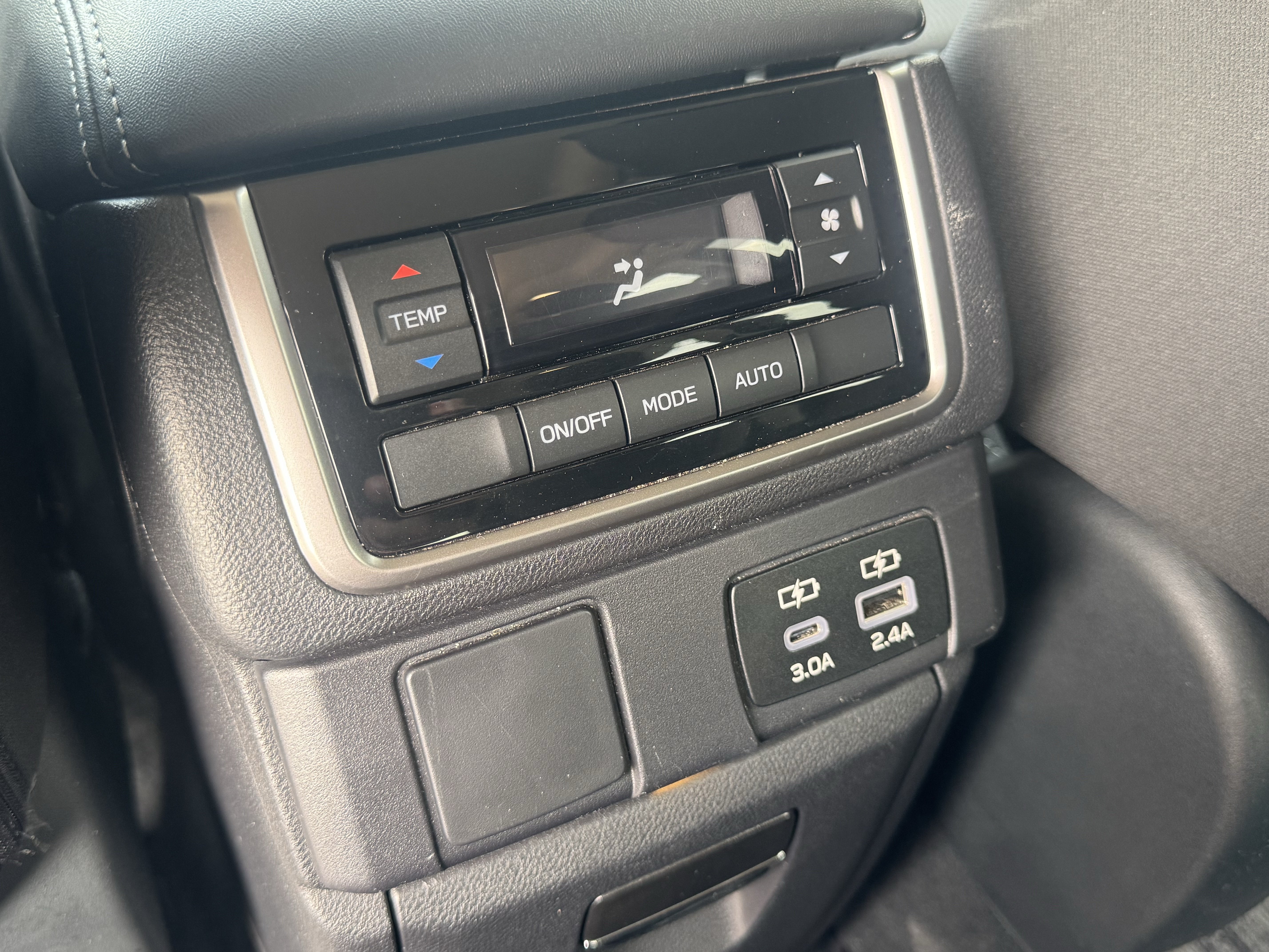Certified 2025 Subaru Ascent Premium AWD/4WD image 31